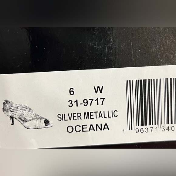 Easy Street Womens Oceana Peep‎ Toe Stiletto Heel Pumps. Size 6W. Color: Silver - Picture 6 of 6